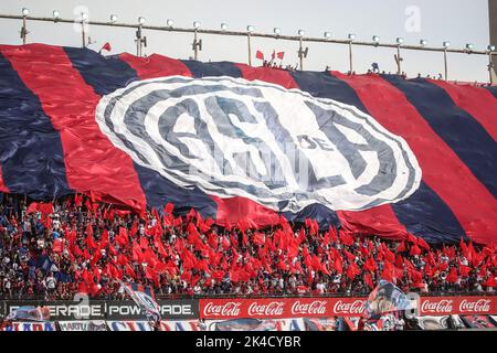 Buenos Aires, Argentinien. 01. Oktober 2022. San Lorenzo Fans feiern während des Spiels zwischen San Lorenzo und Huracan im Rahmen der Liga Profesional de Futbol 2022 im Pedro Bidegain Stadium. (Endnote: San Lorenzo 1 - 0 Huracan) (Foto: Roberto Tuero/SOPA Images/Sipa USA) Quelle: SIPA USA/Alamy Live News Stockfoto