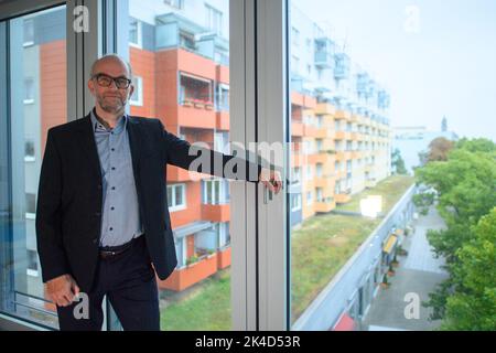 Magdeburg, Deutschland. 27. September 2022. Christian Reineke, Geschäftsführer des Landesverbandes der Musikschulen Sachsen-Anhalt. (An dpa: 'Lange Wartelisten für Musikunterricht in Sachsen-Anhalt') Quelle: Klaus-Dietmar Gabbert/dpa/Alamy Live News Stockfoto