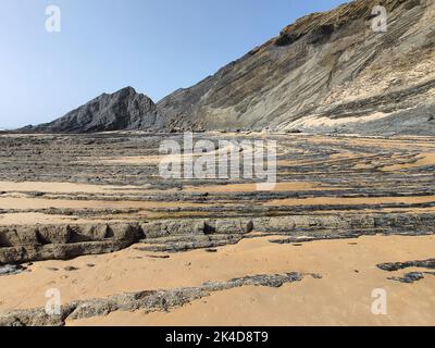 Praia da Amoreira mit seinen ungewöhnlichen Felsformationen Stockfoto