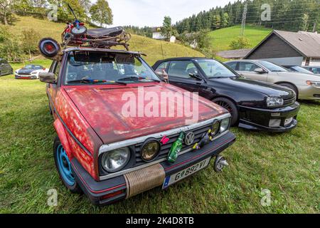 Ein Event für Auto-Liebhaber und Tuner in einem lilenhaften Dorf in der weststeiermark Stockfoto