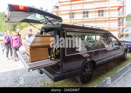 Ein Event für Auto-Liebhaber und Tuner in einem lilenhaften Dorf in der weststeiermark Stockfoto