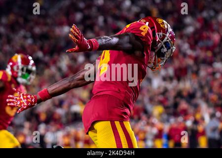 Los Angeles, Kalifornien. 1. Oktober 2022. USC-Trojaner-Empfänger Mario Williams #4 in Aktion im zweiten Quartal des NCAA Football-Spiels zwischen den USC-Trojanern und den Arizona State Sun Devils im Coliseum in Los Angeles, Kalifornien. Obligatorisches Foto: Louis Lopez/Cal Sport Media/Alamy Live News Stockfoto