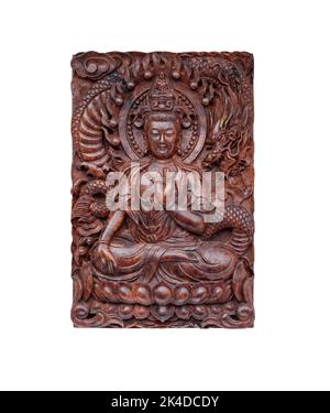 Bangkok, Thailand - Sep 29, 2022 : handgeschnitztes Teakholz von Guan Yin Bodhisattva oder Quan Yin buddha (Göttin der Barmherzigkeit) isoliert auf weißem Hintergrund wi Stockfoto