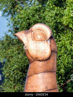 Berühmter Rouse-Logo-Stahlstatuenkopf Red Rouse in ihrer Destillerie der Edrington Group in Drumchapel Glasgow, Schottland, Großbritannien Stockfoto