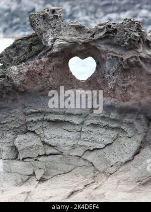 Heart Rock (bevor es gebrochen wurde) am Nakalele Point, Maui Stockfoto