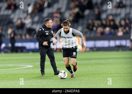 SYDNEY, AUSTRALIEN - 1. OKTOBER: Danny De Silva von MacArthur FC hat sich vor dem Australia Cup Final zwischen dem Sydney United 58 FC und dem MacArthur FC am 1. Oktober 2022 im CommBank Stadium in Sydney, Australien aufgewärmt.Quelle: IOIO IMAGES/Alamy Live News Stockfoto