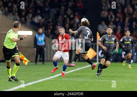 SYDNEY, AUSTRALIEN - 1. OKTOBER: Danny De Silva vom MacArthur FC führt den Ball während des Australien Cup Final Matches zwischen dem Sydney United 58 FC und dem MacArthur FC im CommBank Stadium am 1. Oktober 2022 in Sydney, Australien Credit: IOIO IMAGES/Alamy Live News Stockfoto