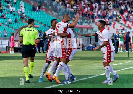 San Nicola Stadium, Bari, Italien, 01. Oktober 2022, Waild Cheddira (SSC Bari) Valerio Di Cesare (SSC Bari) Michael Folorunsho (SSC Bari) und Nicola Bel Stockfoto