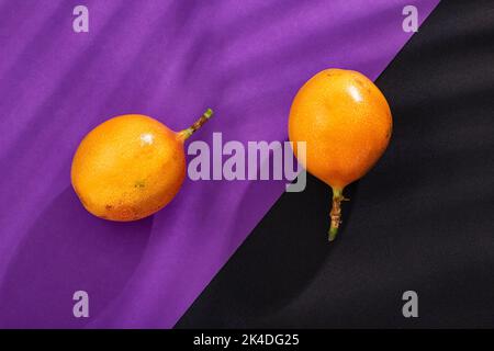 Passiflora ligularis - reife tropische Früchte und Granadilla Stockfoto