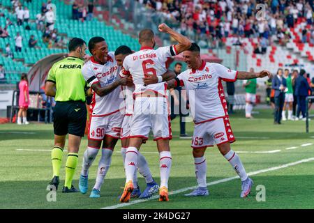 San Nicola Stadium, Bari, Italien, 01. Oktober 2022, Waild Cheddira (SSC Bari) Valerio Di Cesare (SSC Bari) Michael Folorunsho (SSC Bari) und Nicola Bel Stockfoto