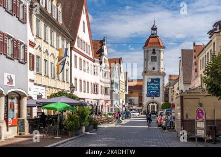 Stadtansicht mit Stadttor Mitteltor in Dillingen an der Donau, Bayern, Deutschland | Stadtbild mit Mitteltor Stadttor in Dillingen an der D Stockfoto