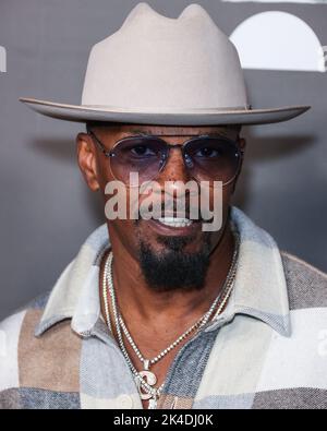 LOS ANGELES, KALIFORNIEN, USA - 01. OKTOBER: Der amerikanische Schauspieler Jamie Foxx kommt bei der Premiere von „below the Belt“ in Los Angeles an, die am 1. Oktober 2022 im Directors Guild of America Theatre Complex in Los Angeles, Kalifornien, USA, stattfand. (Foto von Xavier Collin/Image Press Agency) Stockfoto