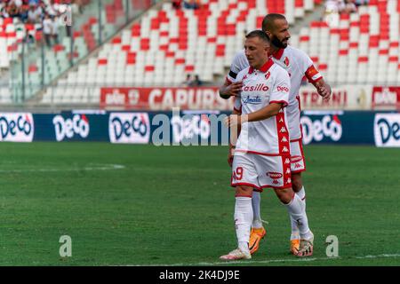 San Nicola Stadium, Bari, Italien, 01. Oktober 2022, Andrea D'Errico (SSC Bari) und Valerio Di Cesare (SSC Bari) während des SSC Bari gegen Brescia Calcio - I Stockfoto