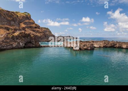 Klippen und Bucht von Seixal, Madeira, Portugal, Europa Stockfoto