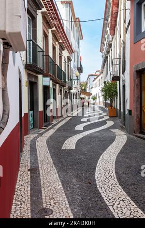 Gasse in der Altstadt von Madeira, Portugal, Europa Stockfoto