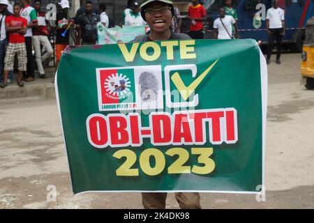 Lagos, Nigeria 1.. Oktober 2022 am Samstag, den 1. Oktober, veranstalten die Unterstützern (alias Ofolored) von Peter Obi, dem Präsidentschaftskandidaten der Labour Party für die Präsidentschaftswahlen 2023, eine Kundgebung in Ikeja, Lagos, Nigeria, 2022. Foto von Adekunle Ajayi Quelle: Adekunle Ajayi/Alamy Live News Stockfoto