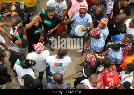 Lagos, Nigeria 1.. Oktober 2022 am Samstag, den 1. Oktober, veranstalten die Unterstützern (alias Ofolored) von Peter Obi, dem Präsidentschaftskandidaten der Labour Party für die Präsidentschaftswahlen 2023, eine Kundgebung in Ikeja, Lagos, Nigeria, 2022. Foto von Adekunle Ajayi Quelle: Adekunle Ajayi/Alamy Live News Stockfoto