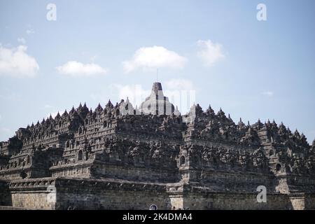 Die großartige Architektur und Kunst im Borobudur-Tempel, Indonesien. Dieser Tempel ist der größte buddhistische Tempel der Welt und wurde von der UNESCO eingeweiht Stockfoto