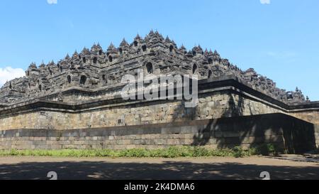 Die großartige Architektur und Kunst im Borobudur-Tempel, Indonesien. Dieser Tempel ist der größte buddhistische Tempel der Welt und wurde von der UNESCO eingeweiht Stockfoto