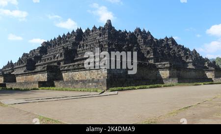 Die großartige Architektur und Kunst im Borobudur-Tempel, Indonesien. Dieser Tempel ist der größte buddhistische Tempel der Welt und wurde von der UNESCO eingeweiht Stockfoto