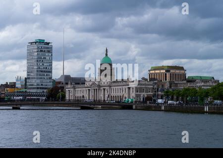 Das Custom House am Fluss Liffey Stockfoto