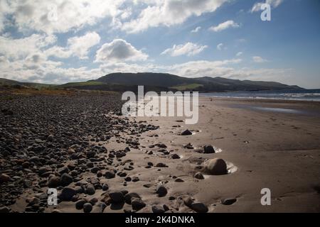 Girvan, Ayrshire, Schottland, September 29. 2022, Blick auf den Sandstrand. Stockfoto