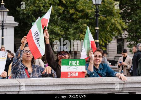 London, Großbritannien. 1. Oktober 2022. Protest gegen die frauenfeindliche Regierung im Iran und gegen den unrechtmäßigen Tod von Mahsa Amini am 16.. September. Pro Stockfoto