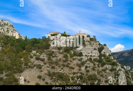 Gourdon Dorf, Burg und Hügel an einem sonnigen Tag Stockfoto