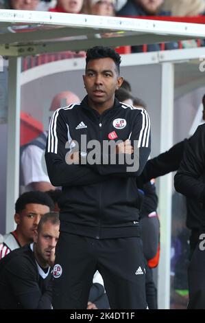 Kevin Betsy, der Manager von Crawley Town, war während des zweiten Spiels der EFL League zwischen Crawley Town und Stevenage im Broadfield Stadium in Crawley ausgegraben. Picture James Boardman/Telephoto Images Stockfoto