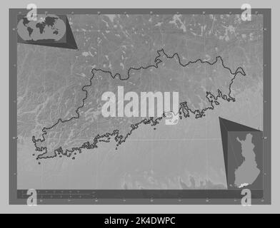 Uusimaa, Region Finnland. Höhenkarte in Graustufen mit Seen und Flüssen. Karten für zusätzliche Eckposition Stockfoto