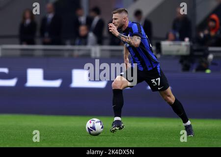 Mailand, Italien. 01. Oktober 2022. Milan Skriniar vom FC Internazionale in Aktion während des Fußballspiels Serie A zwischen dem FC Internazionale und AS Roma im Stadio Giuseppe Meazza am 1. Oktober 2022 in Mailand Italien. Quelle: Marco Canoniero/Alamy Live News Stockfoto