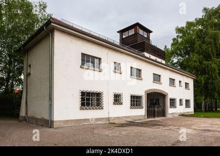 Dachau, Deutschland - 4. Juli 2011 : Gedenkstätte Konzentrationslager Dachau. Nazi-Konzentrationslager von 1933 bis 1945. Jorhaus, innen Eingangstor und Stockfoto