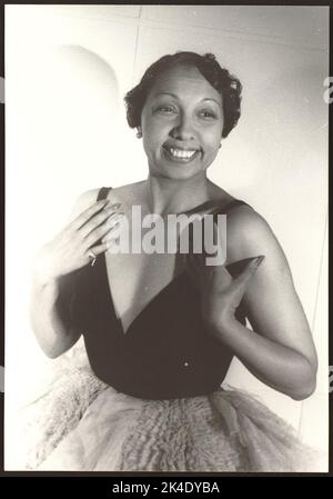 Carl Van Vechten (amerikanischer Fotograf) - Porträt von Josephine Baker (afroamerikanische Schauspielerin, Tänzerin und Bürgerrechtsaktivistin) in Paris - 1949 Stockfoto