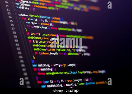 Komprimierter, farbiger Code-Hintergrund. Web-Programmierung mit Javascript-Codierung Stockfoto