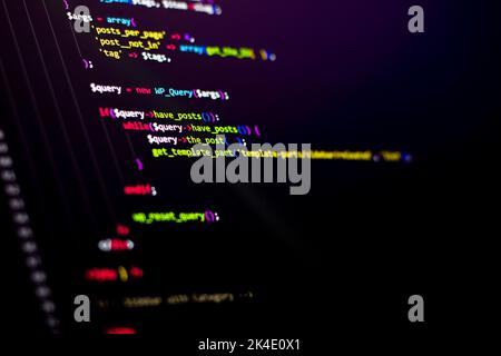 Komprimierter, farbiger Code-Hintergrund. Web-Programmierung mit Javascript-Codierung Stockfoto