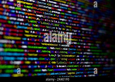 Komprimierter, farbiger Code-Hintergrund. Web-Programmierung mit Javascript-Codierung Stockfoto