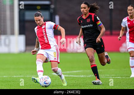 DUIVENDRECHT, NIEDERLANDE - 2. OKTOBER: Sherida Spitse von Ajax während des niederländischen Azerion Womens Eredivisie-Spiels zwischen Ajax und sc Heerenveen am 2. Oktober 2022 in De Toekomst in Duivendrecht, Niederlande (Foto: Kees Kuijt/Orange Picts) Stockfoto