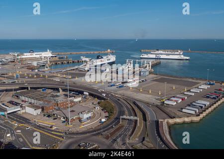 Gesamtansicht über den Hafen von Dover, Kent, UK. Stockfoto