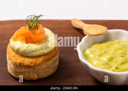 Set von Bouchée à la reine, allgemein auch Vol au vent genannt Stockfoto