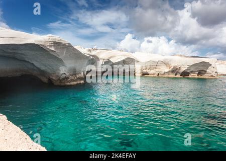 Moon landsacpe auch bekannt als Sarakiniko Strand auf der Insel Milos in Griechenland Stockfoto