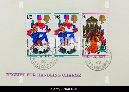 Serie von 3 britischen Briefmarken von 1968. Auf einer Karte, die zur Bereitstellung eines Belegs für die Bearbeitung von Gebühren verwendet wird, festgeklebt. Postmarked Philatelistische Behörde Edinburgh GPO. Stockfoto