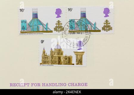 Serie von 3 britischen Briefmarken von 1969. Auf einer Karte, die zur Bereitstellung eines Belegs für die Bearbeitung von Gebühren verwendet wird, festgeklebt. Postmarked Philatelistische Behörde Edinburgh GPO. Stockfoto