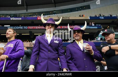 Fans von Minnesota Vikings während des NFL International Spiels im Tottenham Hotspur Stadium, London. Bilddatum: Sonntag, 2. Oktober 2022. Stockfoto