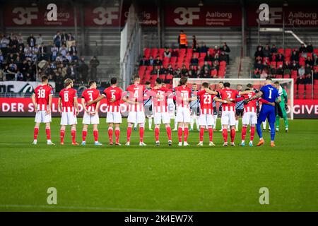 Aalborg, Dänemark. 30., September 2022. Die Spieler der AAB stehen für das Superliga-Spiel 3F zwischen Aalborg Boldklub und Odense Boldklub im Aalborg Portland Park in Aalborg an. (Foto: Gonzales Photo - Balazs Popal). Stockfoto