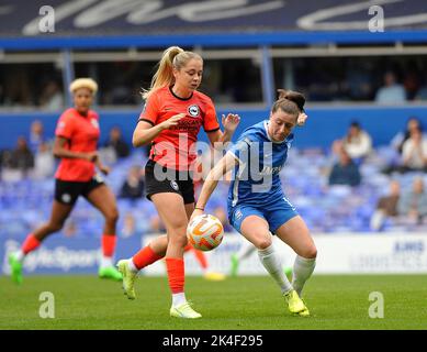 Birmingham, Großbritannien. 2.. Oktober 2022. Birmingham, Großbritannien. 02. Oktober 2022. Birmingham, Oktober 2. 2022 Lucy Quinn (Birmingham No 17 ) kämpft während des Women's Conti Cup-Spiels zwischen Birmingham City und Brighton (Karl W Newton/SPP) Quelle: SPP Sport Press Foto. /Alamy Live News Stockfoto