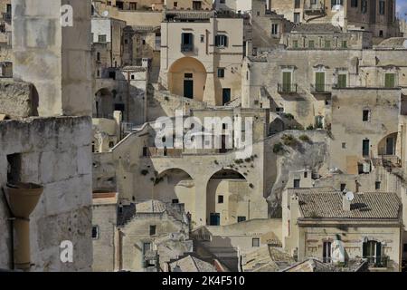 Mdera, Basilikata, Italien. Panoramabilder der Stadt mit UNESCO-Weltkulturerbe, gelegen auf einem felsigen Vorgebirge. Stockfoto