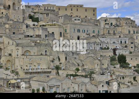 Mdera, Basilikata, Italien. Panoramabilder der Stadt mit UNESCO-Weltkulturerbe, gelegen auf einem felsigen Vorgebirge. Stockfoto