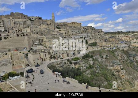 Mdera, Basilikata, Italien. Panoramabilder der Stadt mit UNESCO-Weltkulturerbe, gelegen auf einem felsigen Vorgebirge. Stockfoto