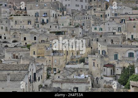 Mdera, Basilikata, Italien. Panoramabilder der Stadt mit UNESCO-Weltkulturerbe, gelegen auf einem felsigen Vorgebirge. Stockfoto