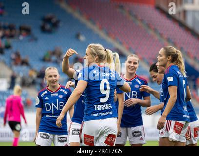 Oslo, Norwegen. 02. Oktober 2022. Oslo, Norwegen, 2. 2022. Oktober: Elise Thorsnes (9 Valerenga) feiert, nachdem sie während des Playoff-Spiels in Toppserien zwischen Valerenga und Rosenborg in der Intility Arena in Oslo, Norwegen, ihre Tornummer 200 in Toppserien erzielt hat (Ane Frosaker/SPP) Quelle: SPP Sport Pressefoto. /Alamy Live News Stockfoto